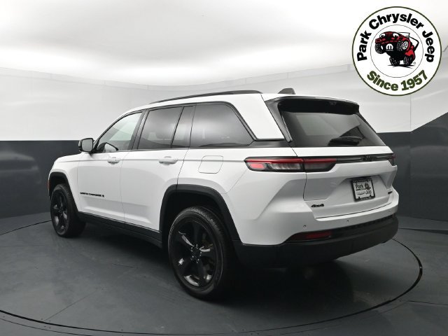 Used 2023 Jeep Grand Cherokee Limited w/ Luxury Tech Group II AWD/4WD image 4