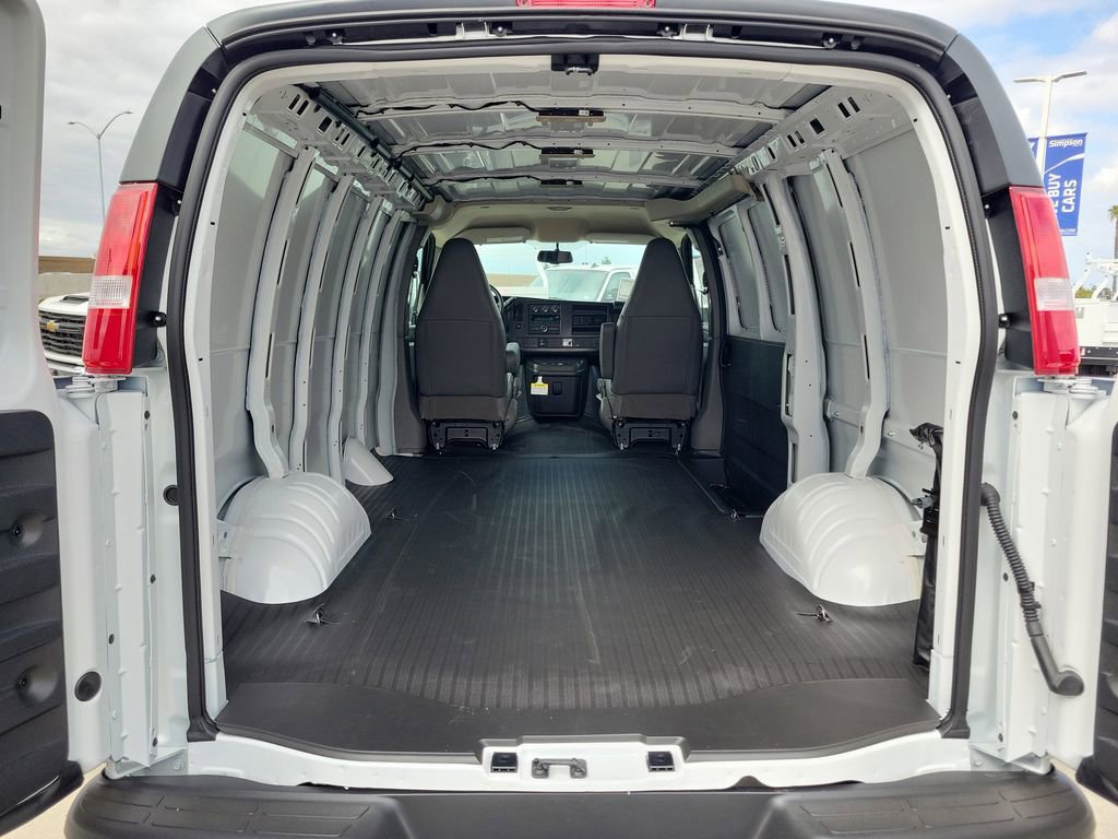 New 2026 Chevrolet Express 2500 w/ Driver Convenience Package RWD image 15