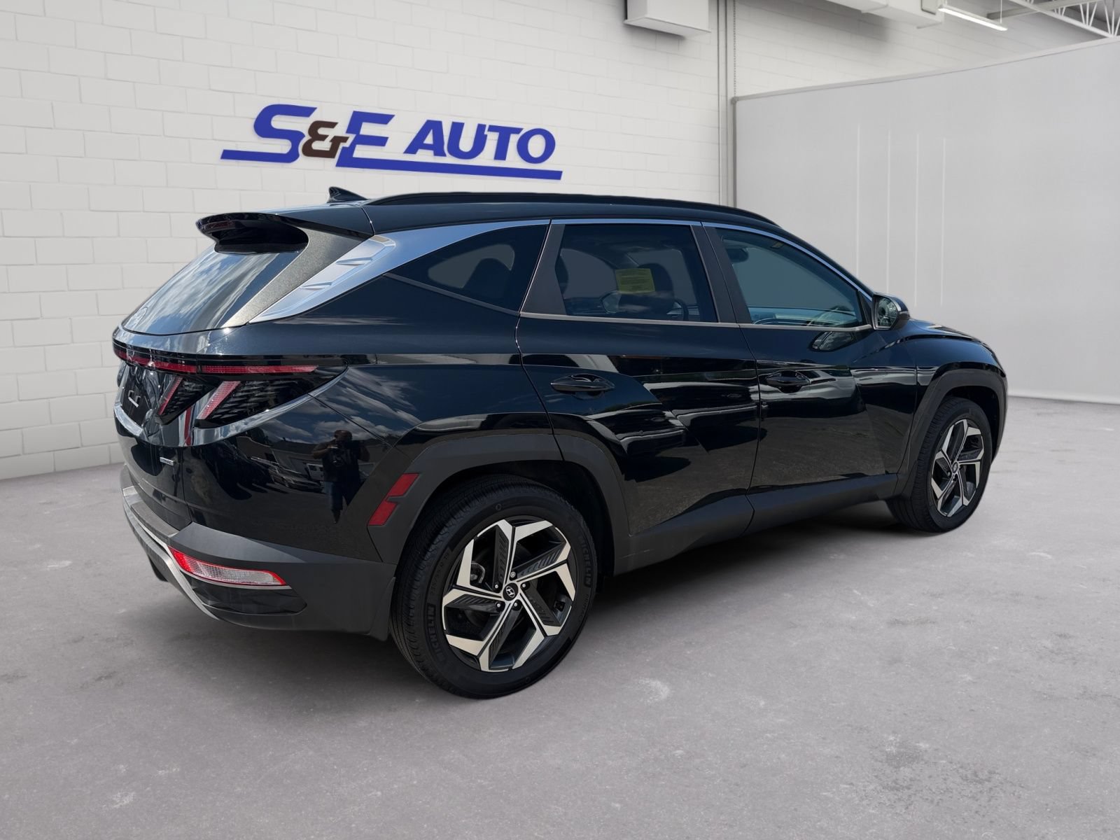 Used 2022 Hyundai Tucson SEL w/ Convenience + Premium Package AWD/4WD image 4
