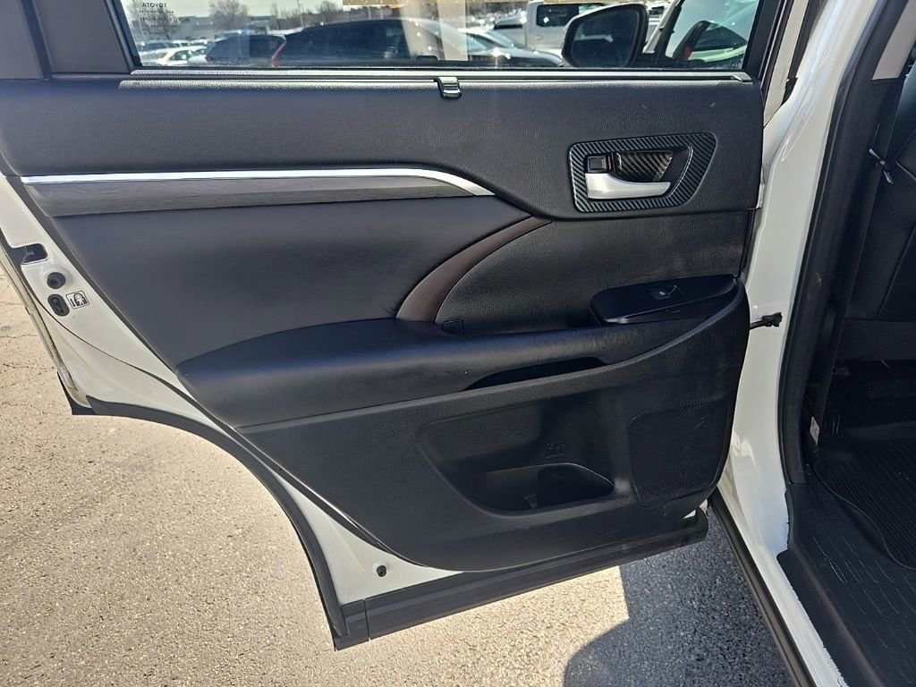 Used 2018 Toyota Highlander Limited image 25