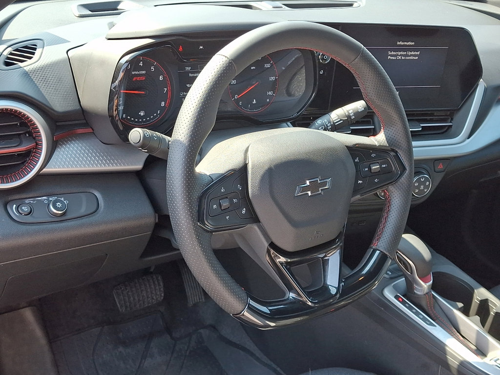 Used 2025 Chevrolet Trax RS image 25