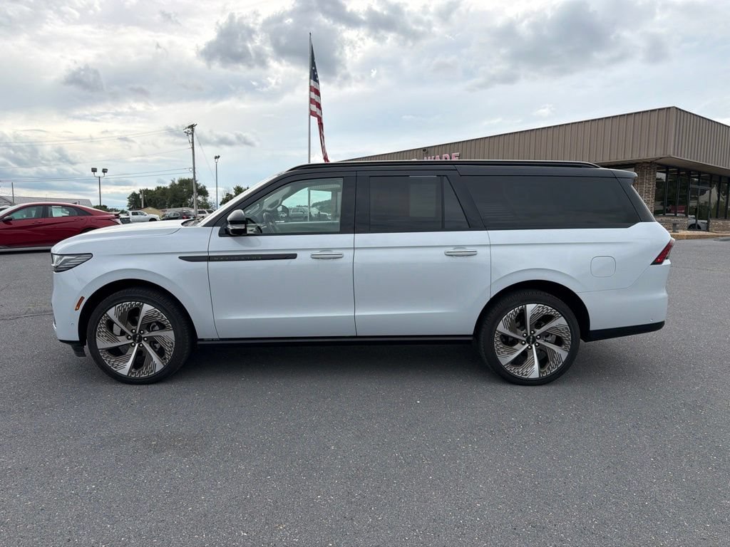 Used 2025 Lincoln Navigator L Black Label w/ Black Label Special Edition AWD/4WD image 2