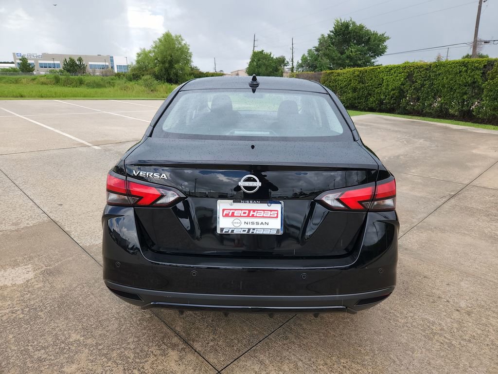 Used 2025 Nissan Versa SV FWD image 9