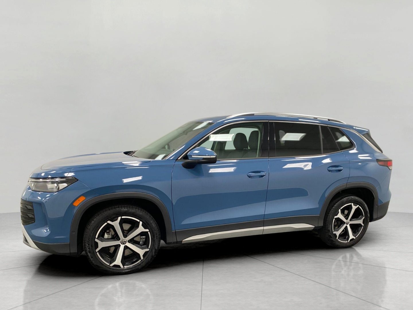 Used 2026 Volkswagen Tiguan SE AWD/4WD image 8