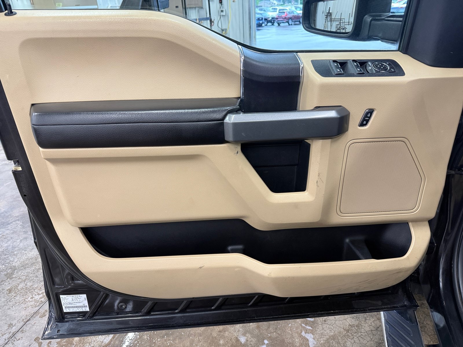 Used 2015 Ford F150 XLT AWD/4WD image 23