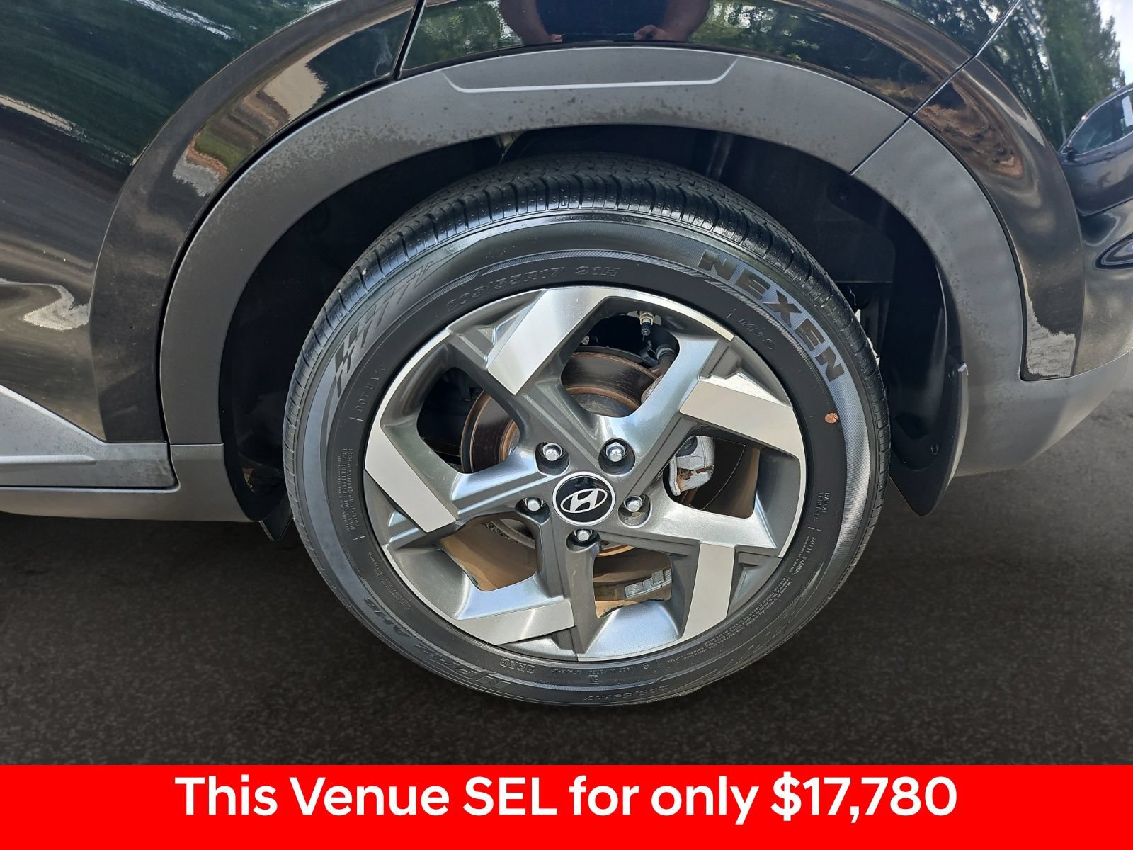 Used 2022 Hyundai Venue SEL FWD image 46