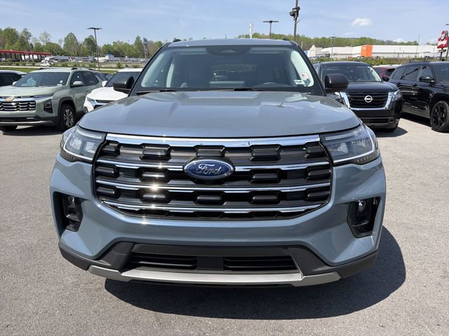 Used 2025 Ford Explorer Active w/ Active Comfort Package AWD/4WD image 2