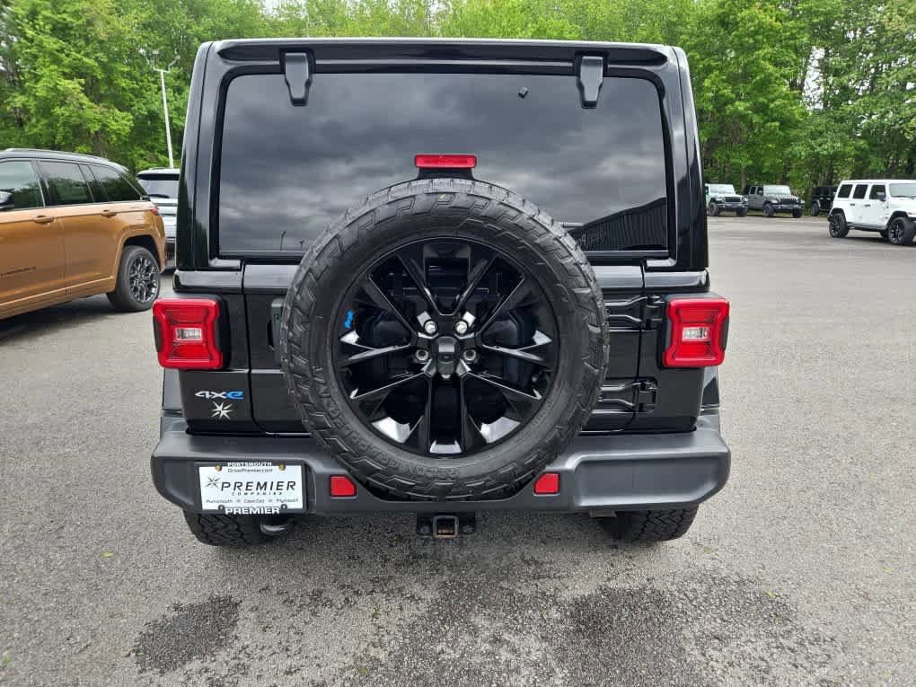 Used 2023 Jeep Wrangler Unlimited Sahara w/ Cold Weather Group AWD/4WD image 5