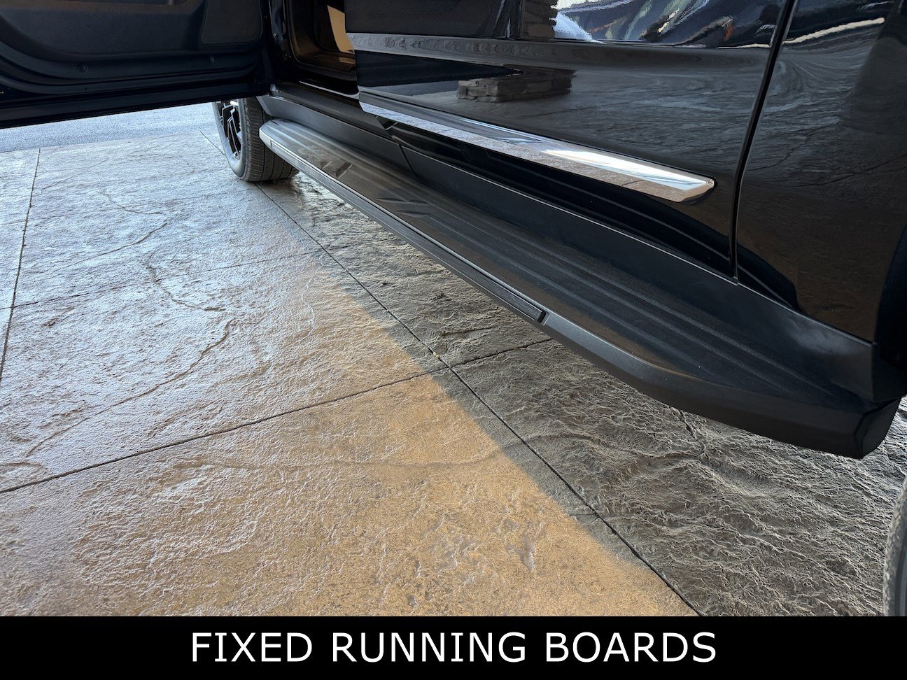 Used 2023 GMC Yukon XL SLT w/ SLT Luxury Package image 14