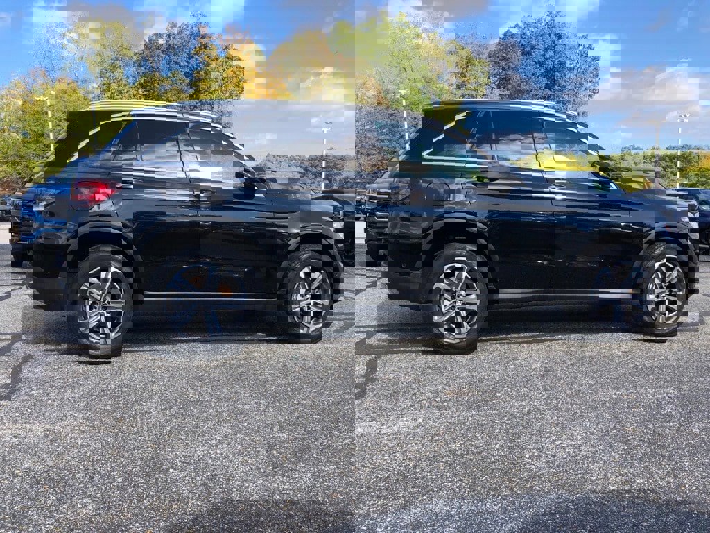 Used 2022 Mercedes-Benz GLC 300 4MATIC w/ Premium Package Lite image 8