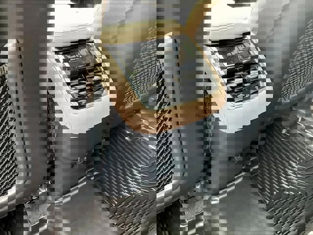 Used 2025 Volvo XC90 B6 Plus image 31