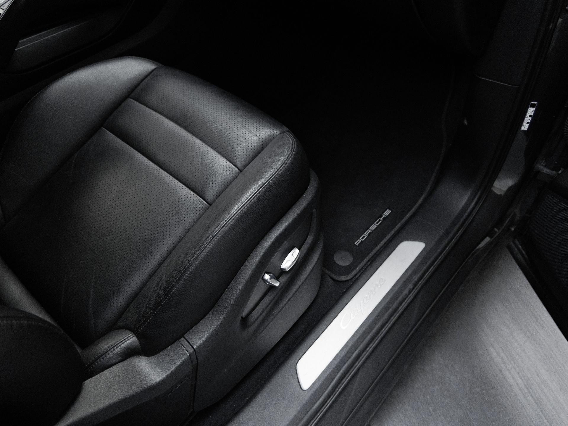 Certified 2020 Porsche Cayenne AWD/4WD image 34