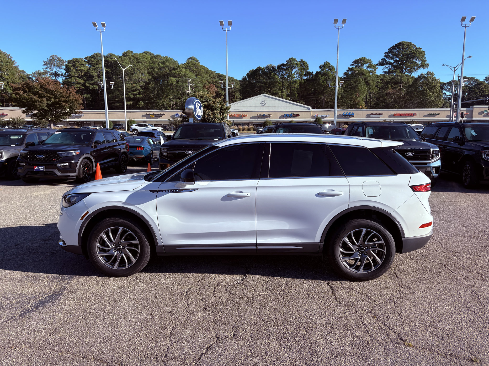 Used 2021 Lincoln Corsair AWD w/ Equipment Group 101A image 8