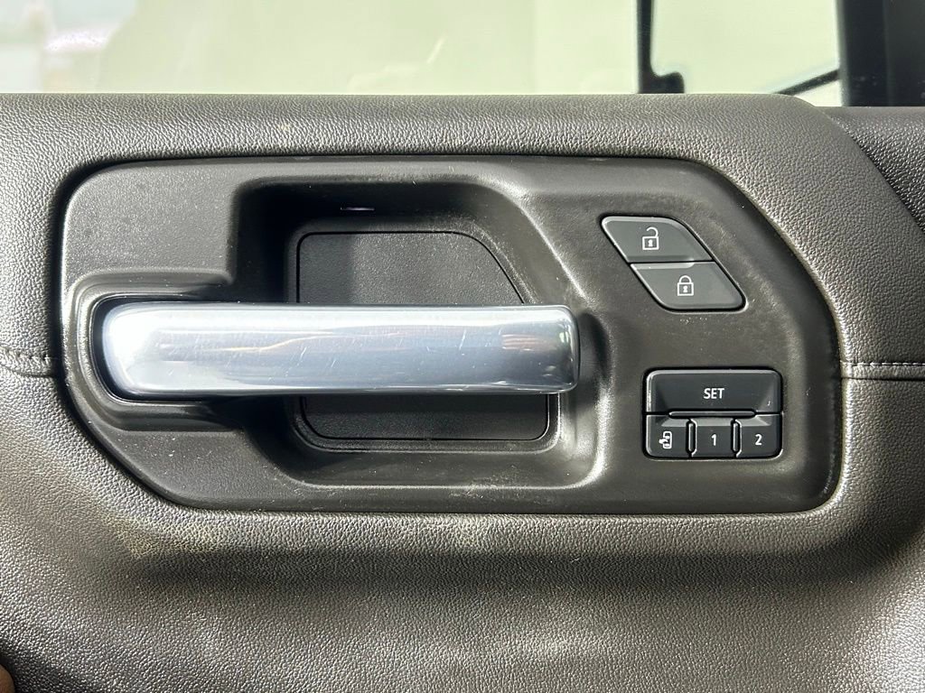 Used 2023 Chevrolet Silverado 3500 High Country image 35