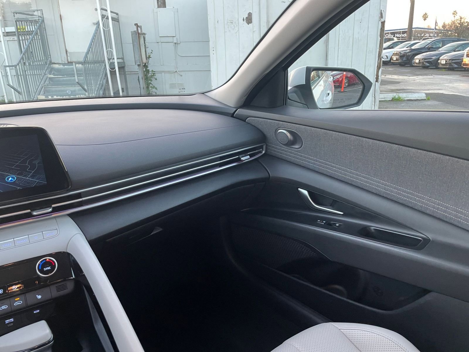 Used 2025 Hyundai Elantra Limited image 38