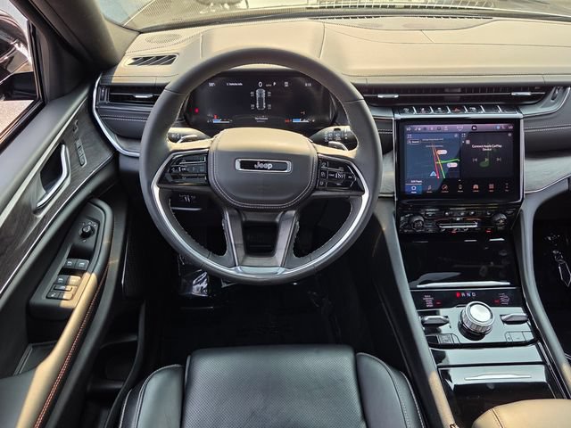 Used 2025 Jeep Grand Cherokee Overland w/ Luxury Tech Group IV AWD/4WD image 13