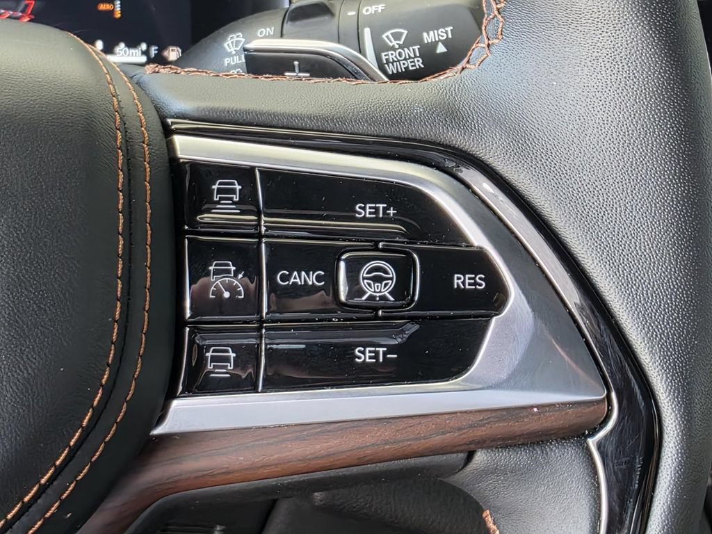 Used 2025 Jeep Grand Cherokee Summit AWD/4WD image 37