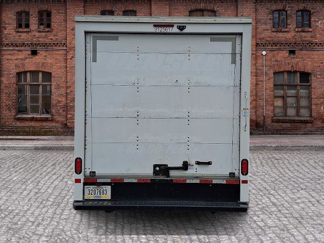 Used 2021 GMC Savana 3500 w/ Power Convenience Package image 5