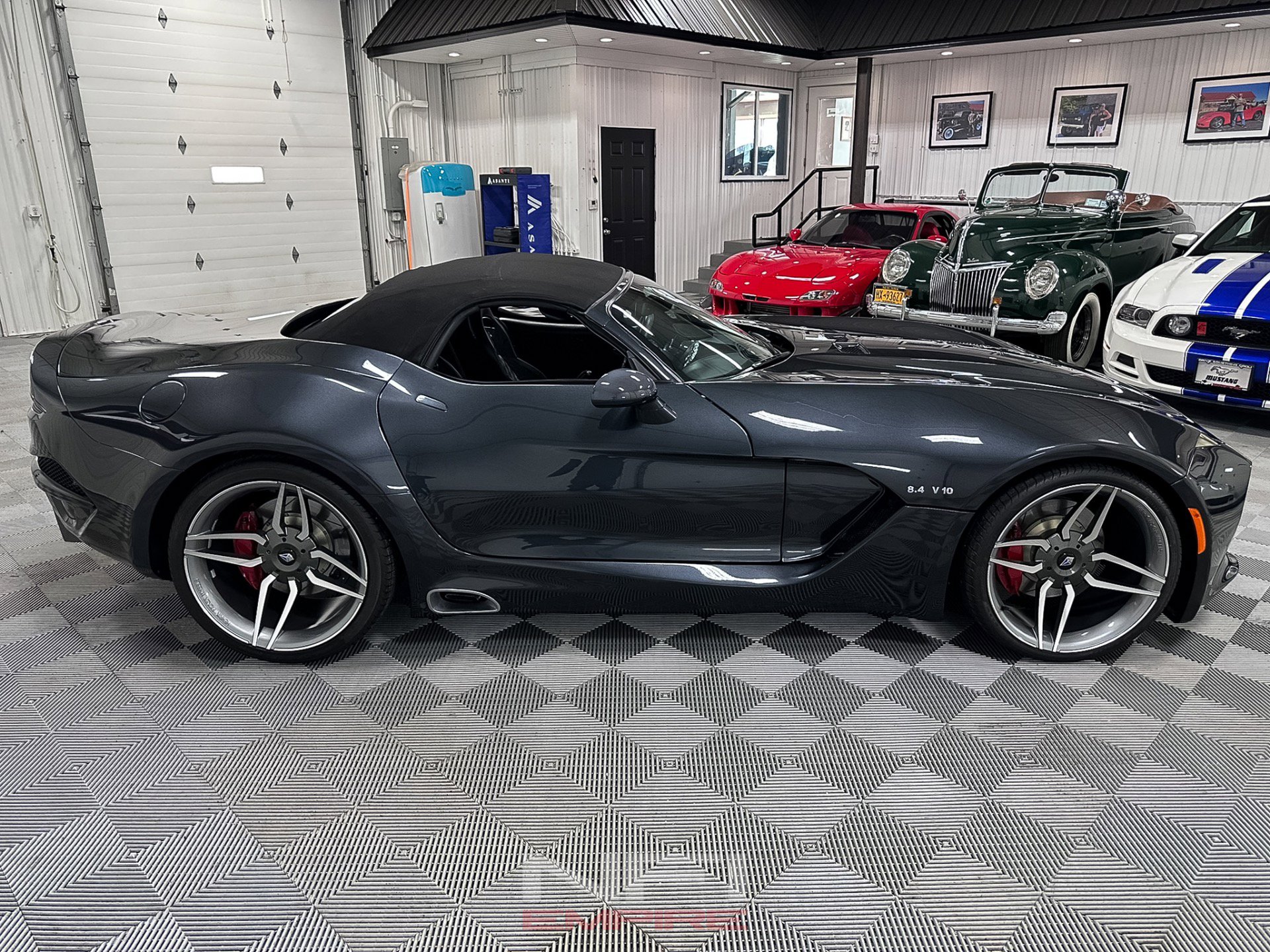 Used 2014 SRT Viper GTS w/ GTS Laguna Interior Package RWD image 13