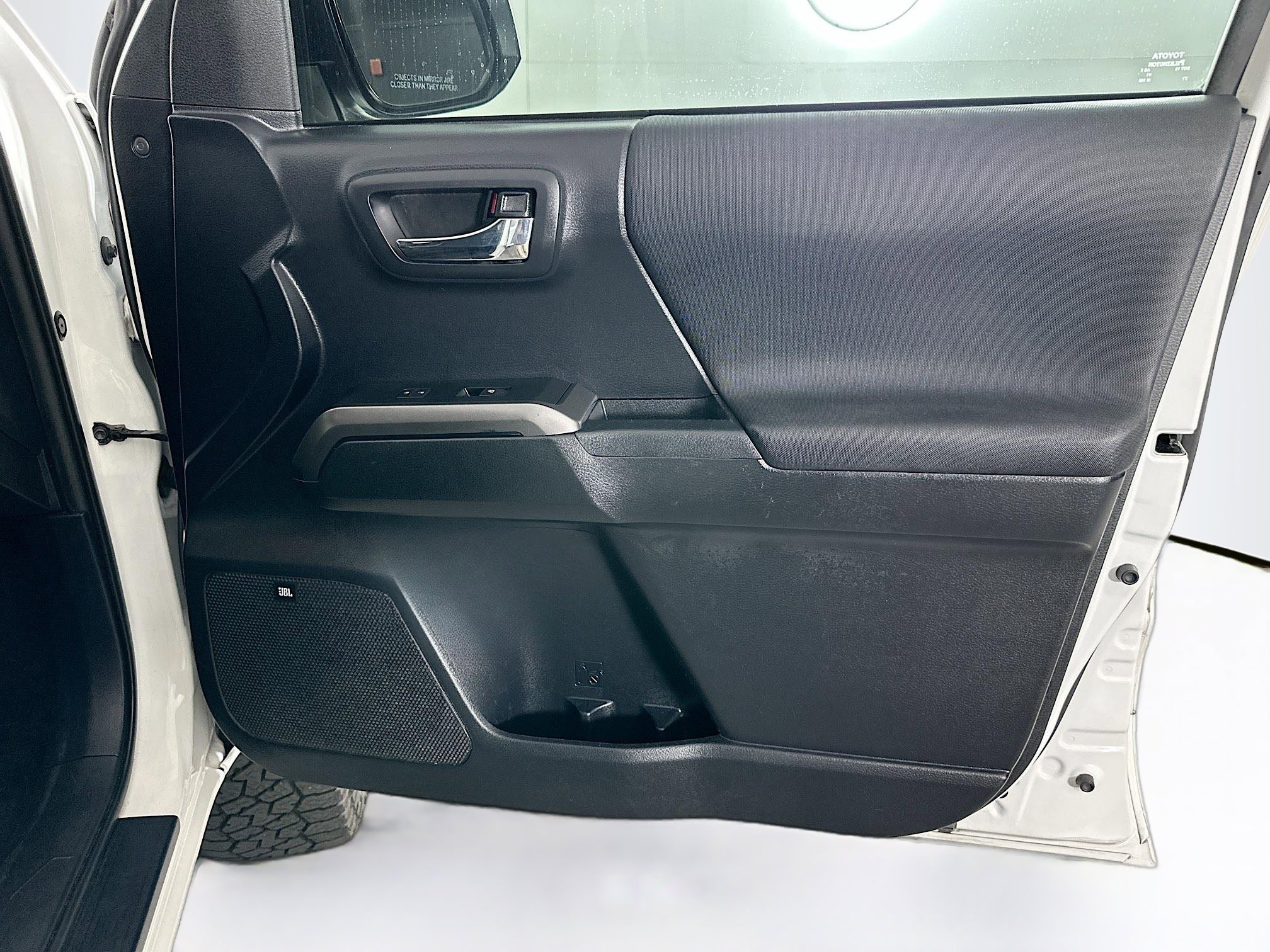 Used 2019 Toyota Tacoma TRD Sport AWD/4WD image 32