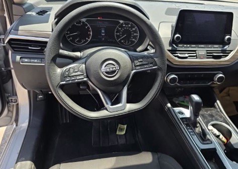 Used 2023 Nissan Altima 2.5 SV FWD image 3