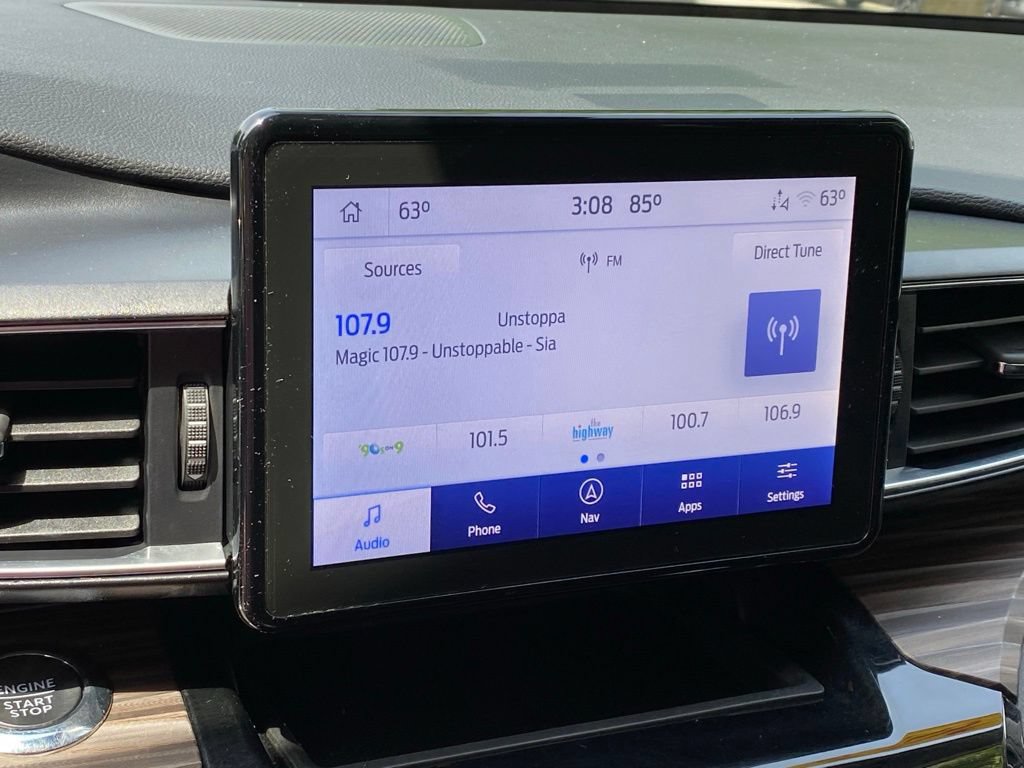 Used 2022 Ford Explorer Limited w/ Equipment Group 301A AWD/4WD image 17