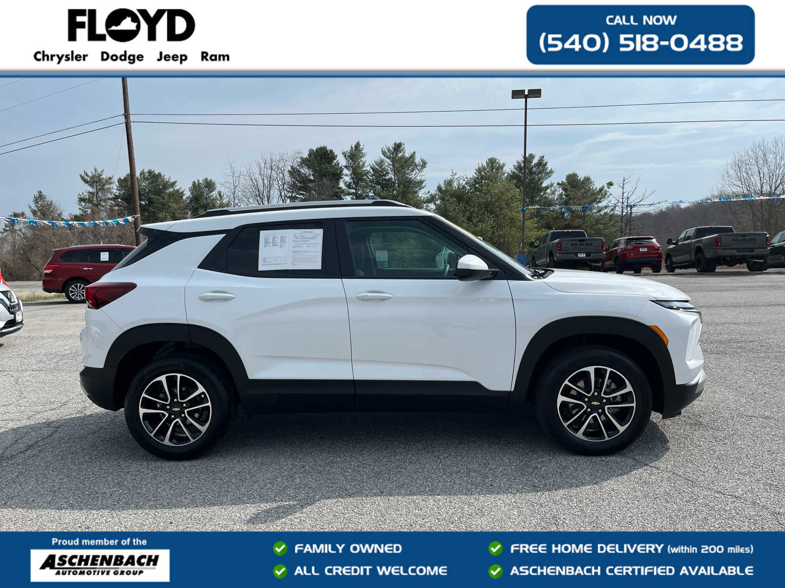 Used 2025 Chevrolet TrailBlazer LT image 2