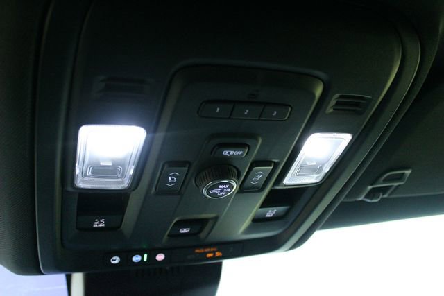 Used 2023 GMC Yukon XL SLT w/ SLT Luxury Package image 22