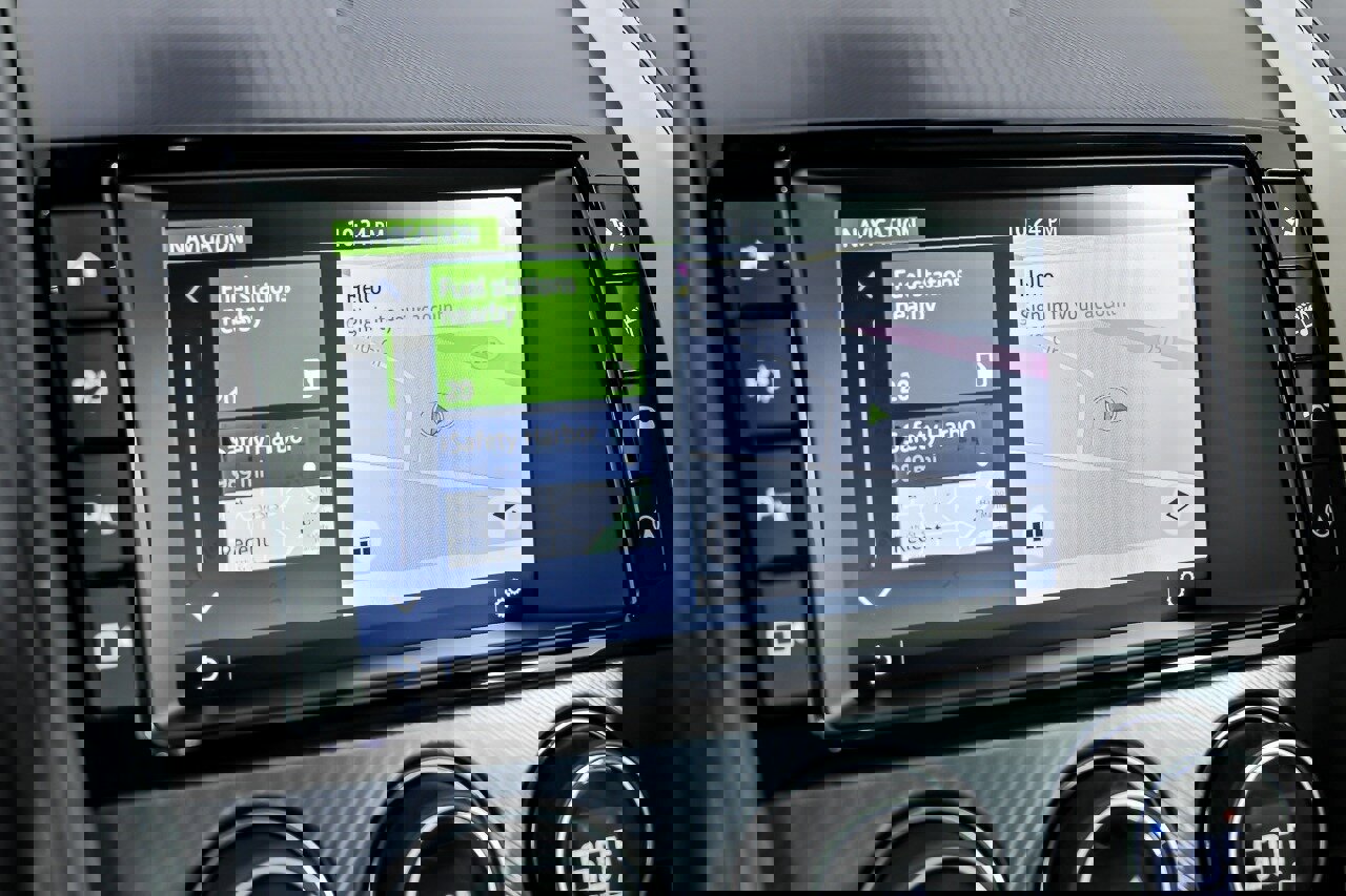 Used 2018 Jaguar F-TYPE R-Dynamic image 30