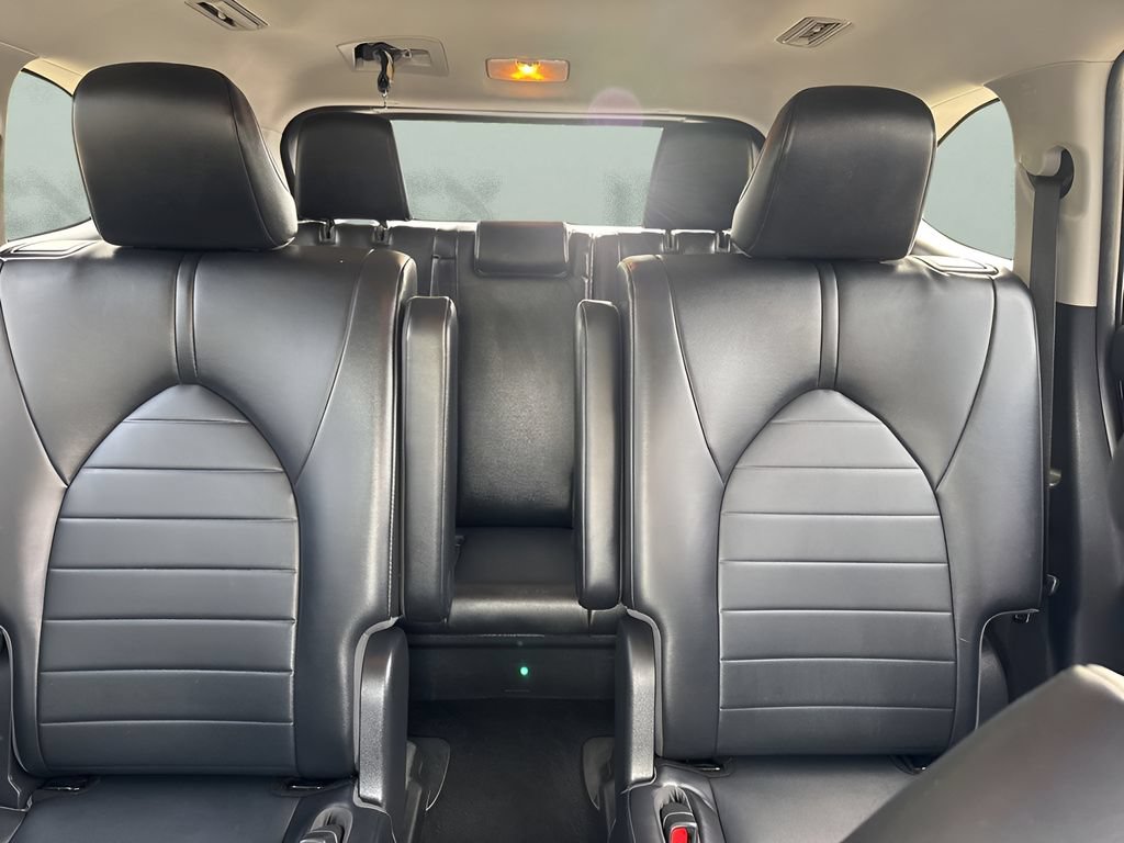 Used 2022 Toyota Highlander XLE FWD image 12