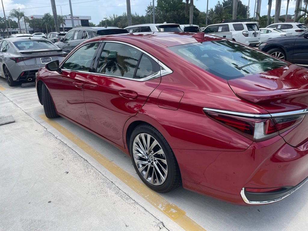 Used 2025 Lexus ES 300h w/ Technology Package FWD image 8