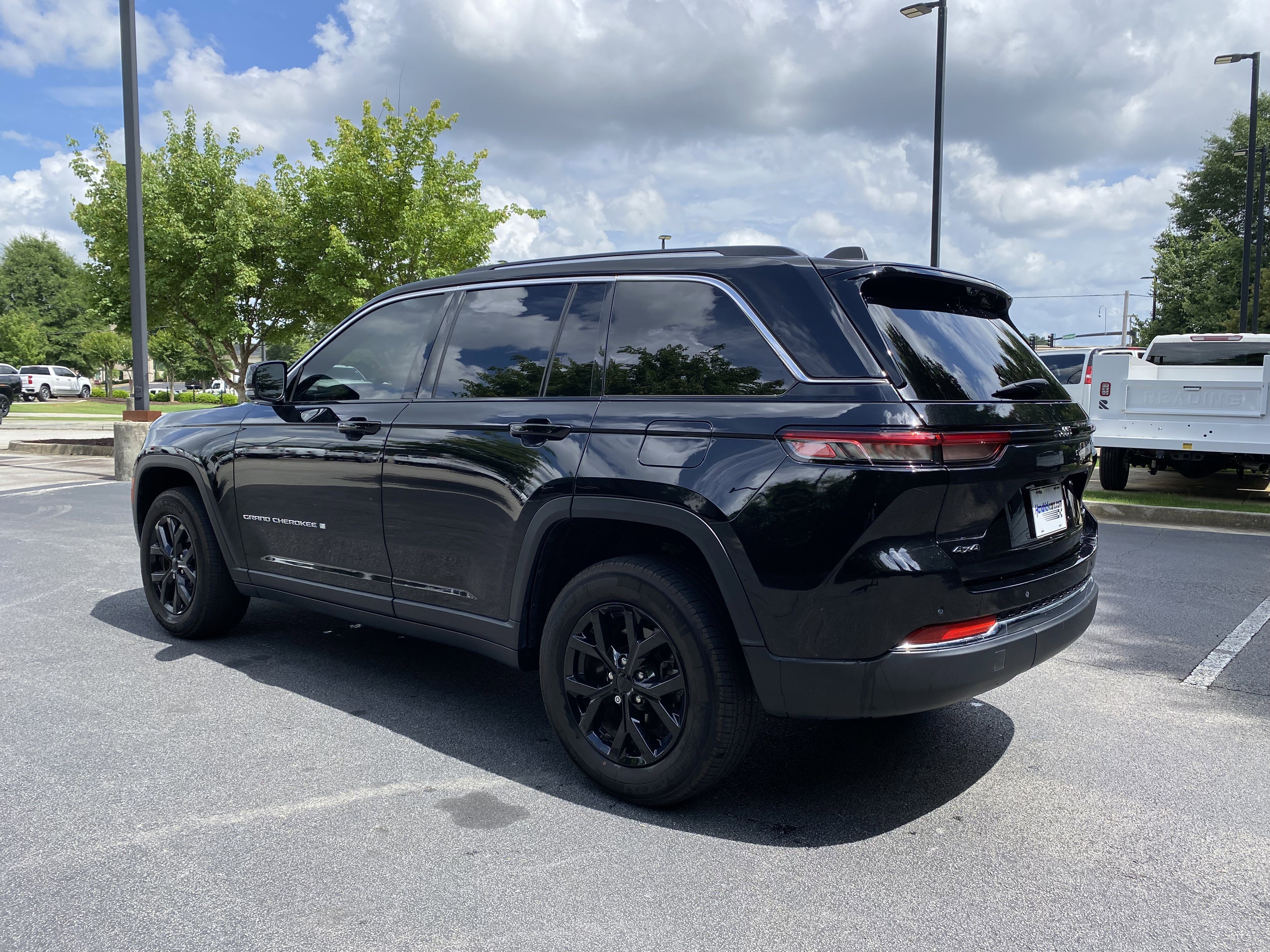 Used 2023 Jeep Grand Cherokee Limited w/ Luxury Tech Group II AWD/4WD image 7