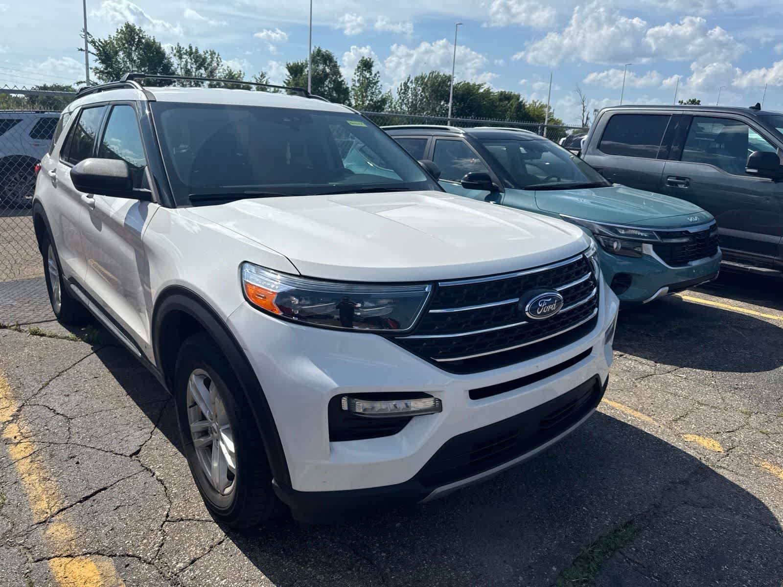 Used 2023 Ford Explorer XLT w/ Equipment Group 202A AWD/4WD image 6