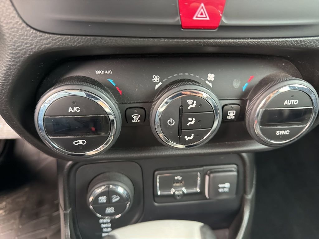 Used 2017 Jeep Renegade Trailhawk image 17