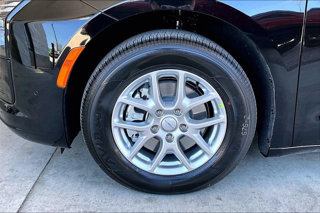 New 2027 Chrysler Pacifica Select FWD image 12