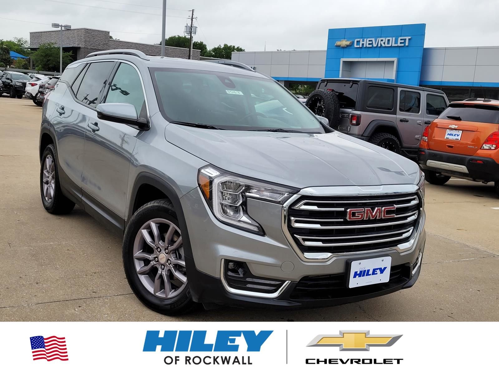 Used 2024 GMC Terrain SLT image 1