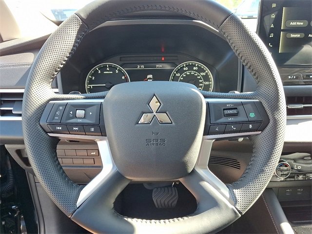 New 2025 Mitsubishi Outlander SE image 9