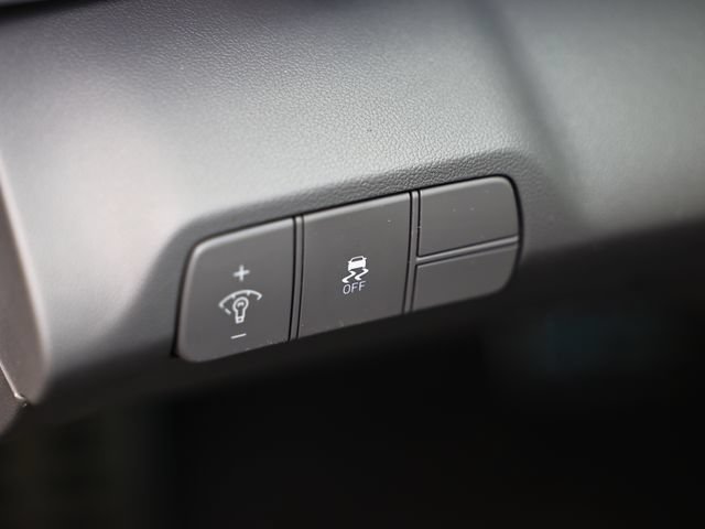 Used 2025 Hyundai Elantra Sport FWD image 17