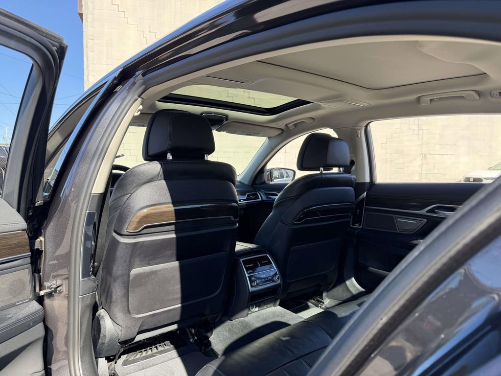 Used 2022 BMW 740i xDrive AWD/4WD image 20