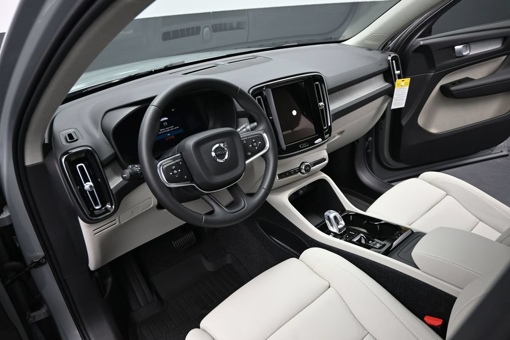 New 2026 Volvo XC40 B5 Plus w/ Protection Package Premier AWD/4WD image 12