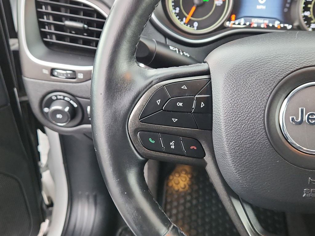 Used 2019 Jeep Cherokee Trailhawk w/ Cold Weather Group image 15