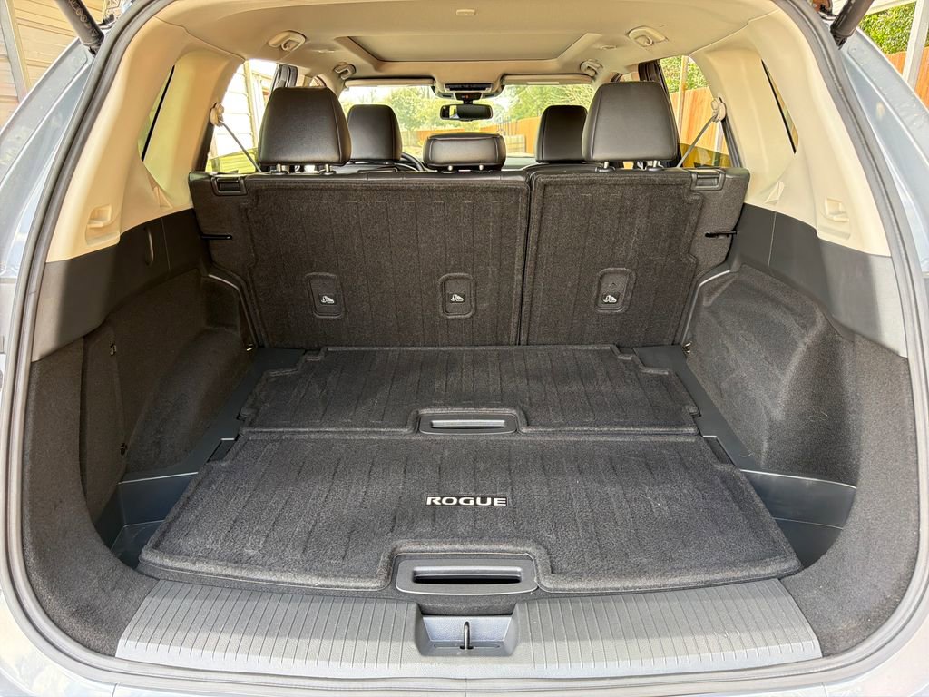 Used 2025 Nissan Rogue SL w/ Tech Package image 33