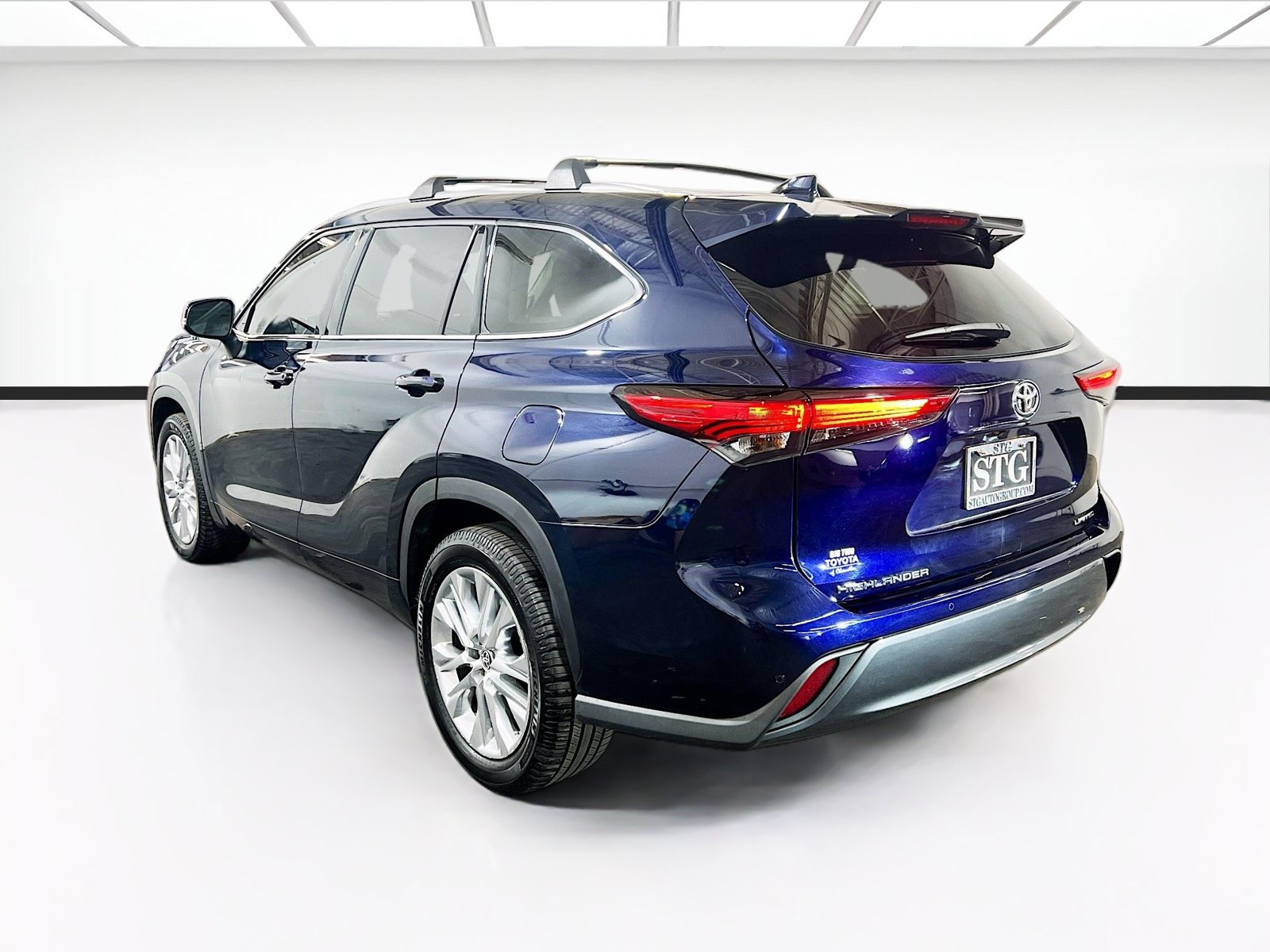 Used 2021 Toyota Highlander Limited FWD image 6