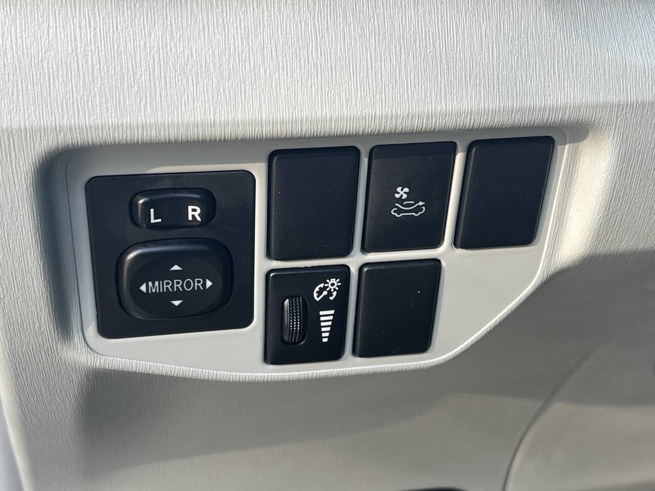 Used 2015 Toyota Prius Four w/ Deluxe Solar Roof Package image 21
