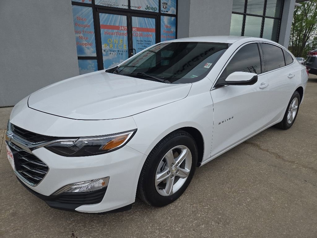 Used 2024 Chevrolet Malibu LS FWD image 2
