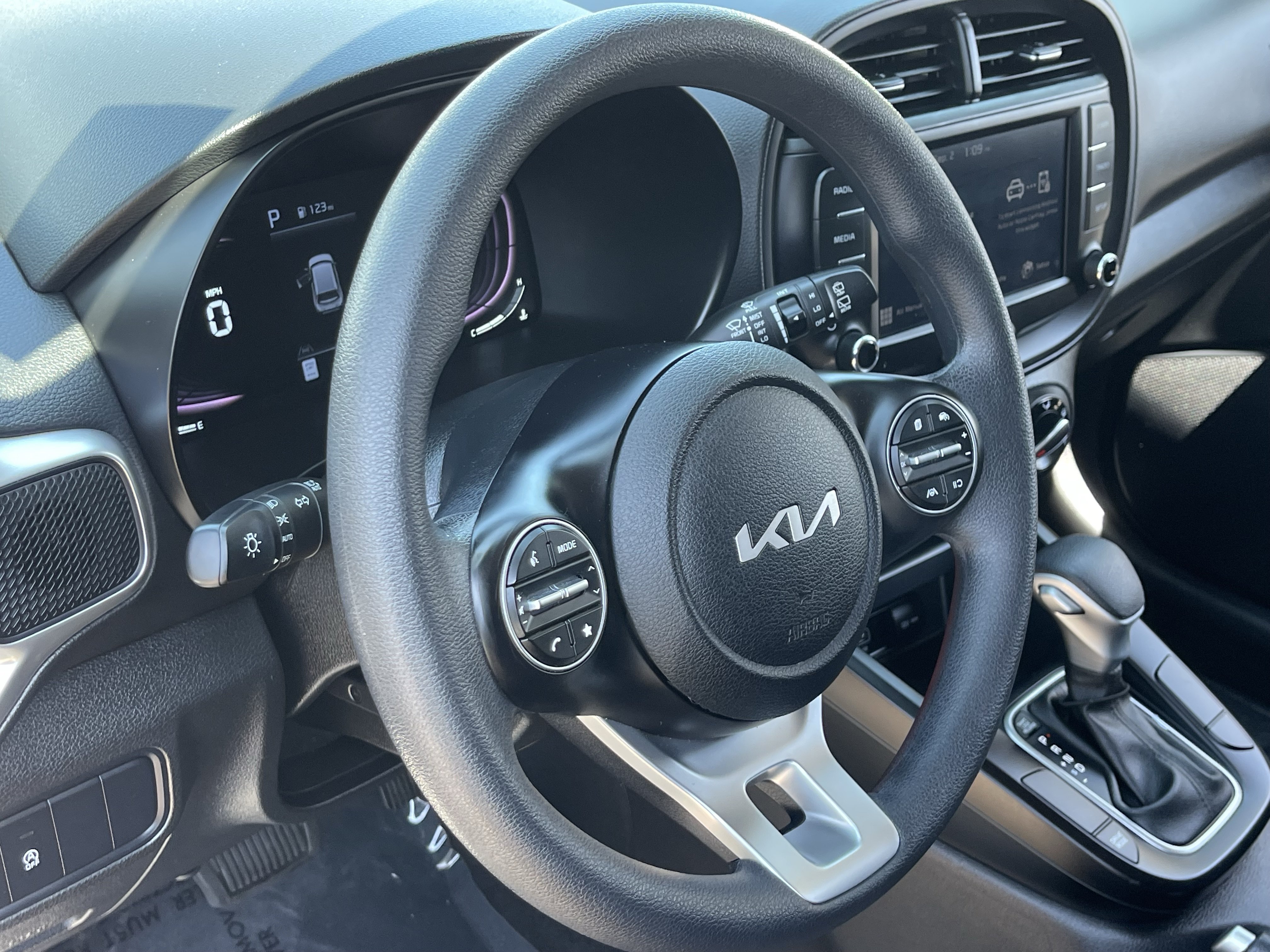 Certified 2023 Kia Soul LX w/ LX Technology Package FWD image 22