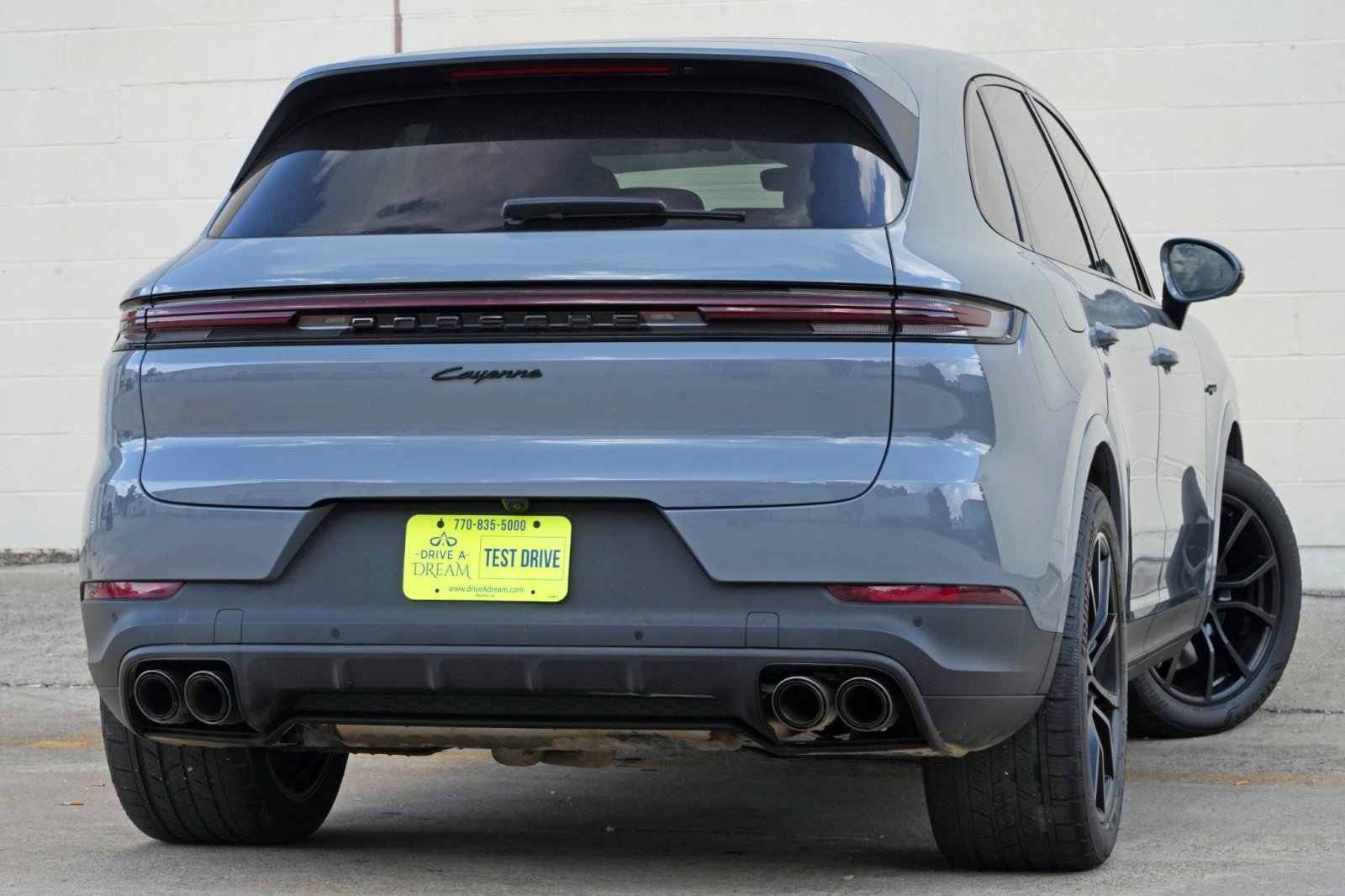 Used 2025 Porsche Cayenne E-Hybrid w/ Premium Package Plus AWD/4WD image 5
