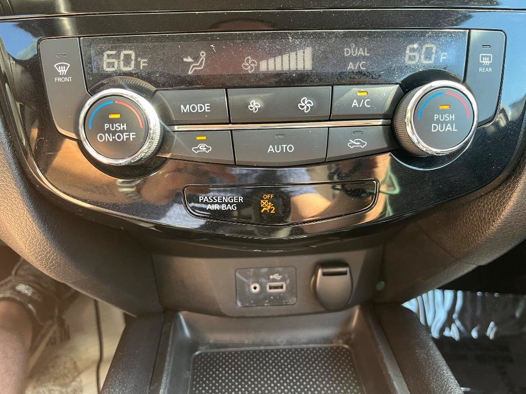 Used 2021 Nissan Rogue Sport SV FWD image 23