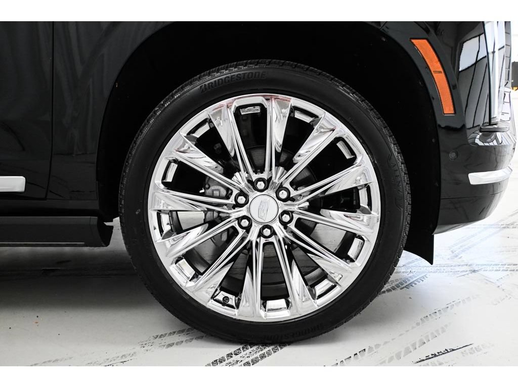 New 2026 Cadillac Escalade ESV Luxury w/ LPO, Radiant Package AWD/4WD image 9