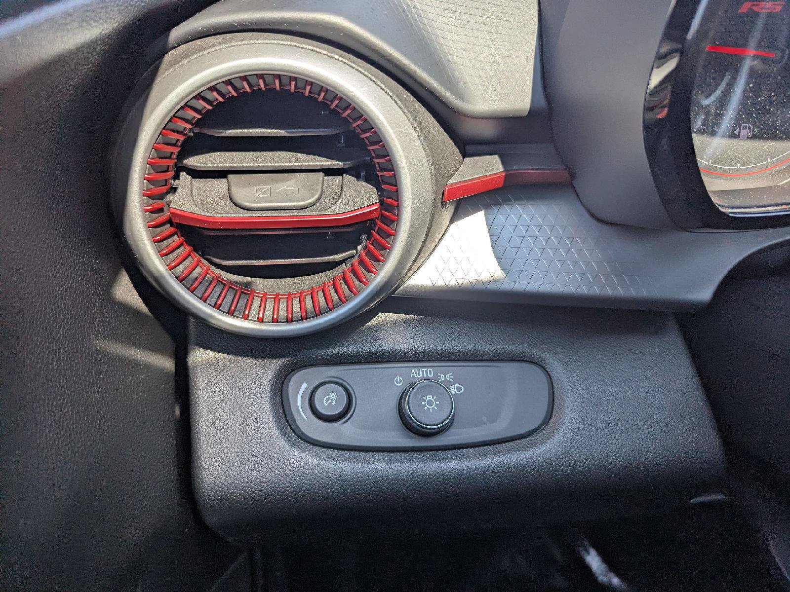 Used 2024 Chevrolet Trax RS w/ Driver Confidence Package FWD image 21